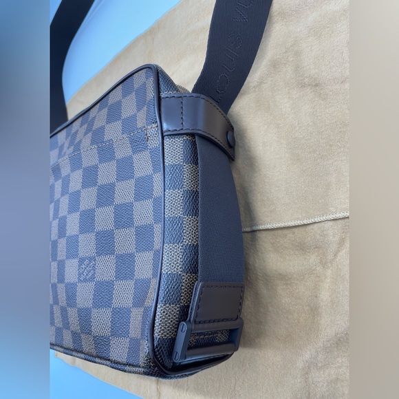 Louis Vuitton crossbody sling bag - Picture 5 of 11